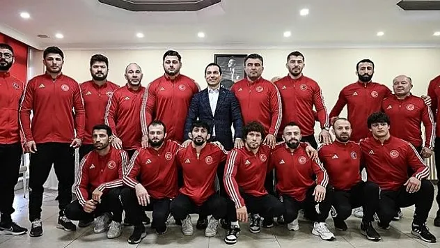 Milli güreşçiler, olimpiyat kotası için Bakü'de mindere çıkacak