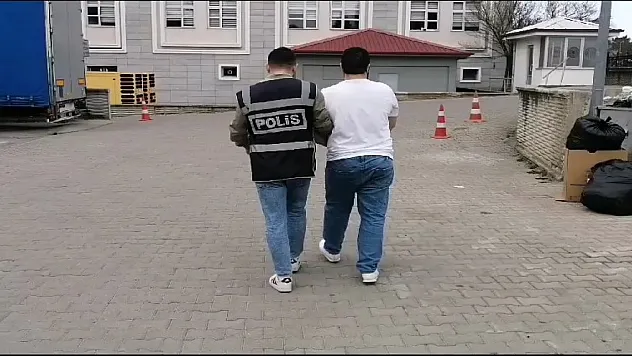 Hırsızlıktan aranan şahıs yakalandı