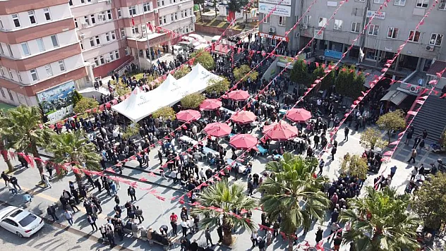 Başkan Candal vatandaşlarla bayramlaştı