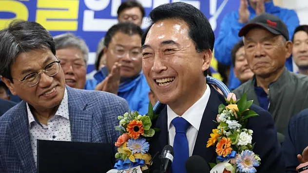 Güney Kore'de seçimleri ana muhalefetteki Demokratik Parti kazandı