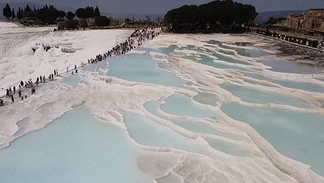 Egeli turizmci yeni sezona bayram moraliyle başladı