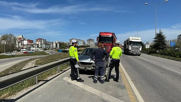 Tır ile otomobil çarpıştı