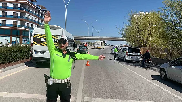 direksiyon başında fenalaşan sürücünün kaza yapmasını önledi