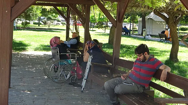 termometreler 39 dereceyi gösterdi