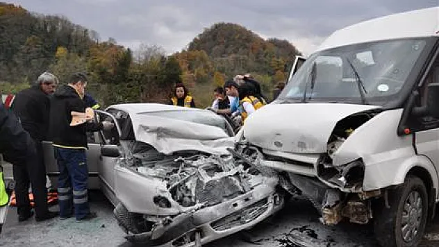 Hac dönüşü feci kaza:2 Ölü, 8 yaralı