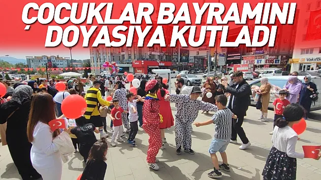 ÇOCUKLAR BAYRAMINI DOYASIYA KUTLADI