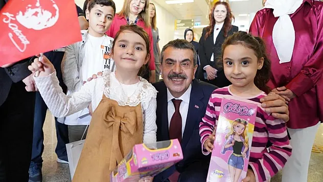 Bakan Tekin'den Anlamlı Ziyaret