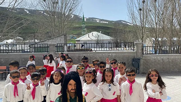 23 Nisan kıyafetleri Van'daki çocuklara ulaştı