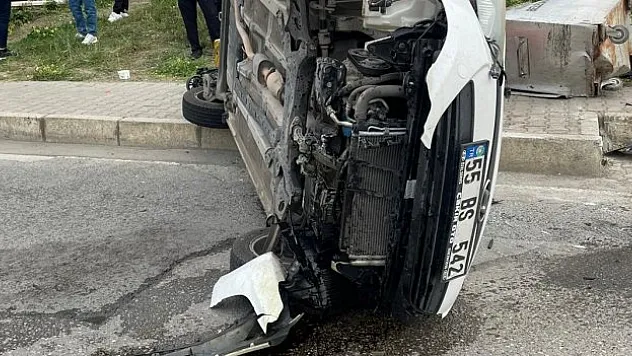 Polis memuru çöp konteynerine çarparak devrildi