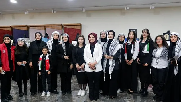 Gazze'nin sesini fırçalarıyla tuvale çizdiler