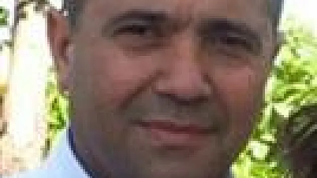 İkizler müdür ve öğretmeni hastanelik etti