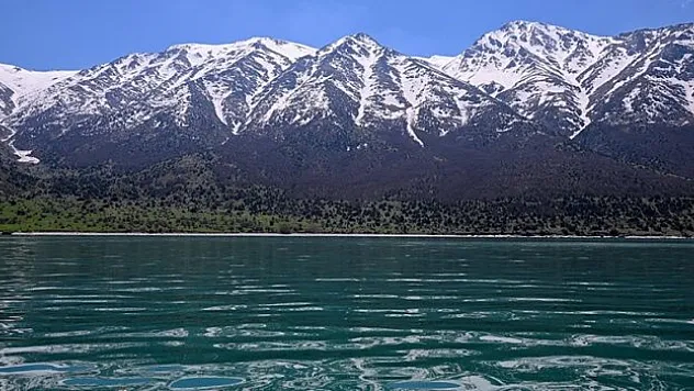 Bir taraf bahar diğer taraf kar