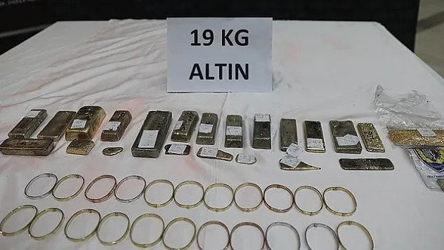 Kapıkule'de 19 kilo altın ve oto yedek parçaları ele geçirildi