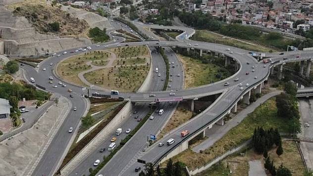 Sürücülere 'Survivor'ı yaşatan dev kavşak