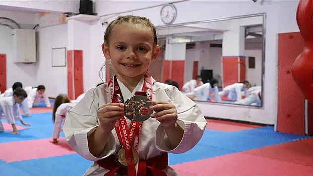 6 yaşındaki Ayza Türkiye şampiyonu