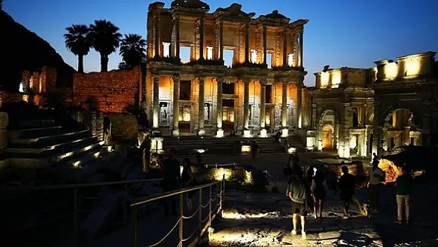 Efes Antik Kenti'nde tarih yolculuğu başladı