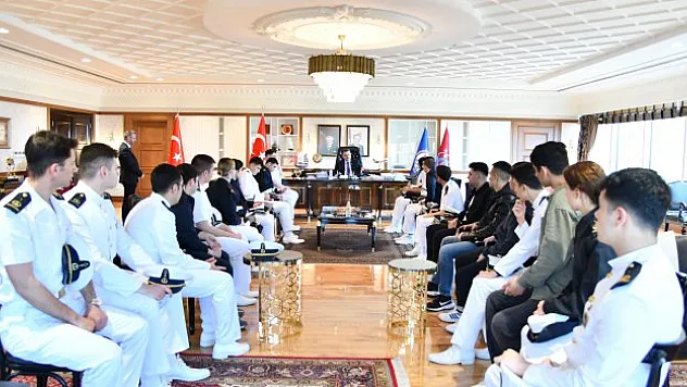 Başkan Genç, öğrencilerle bir arada