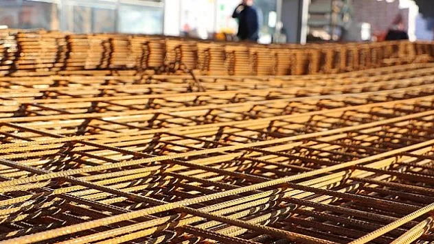 Sanayi üretimi şubatta yüzde 24,7 arttı