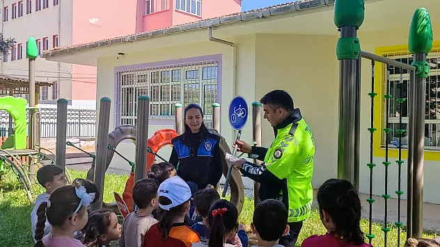 Çocuklara trafik eğitimi verildi