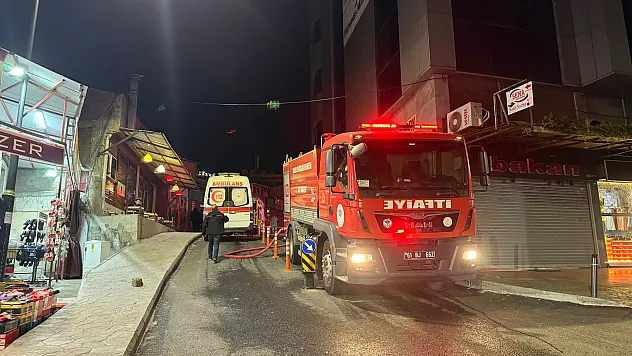 İş merkezinde çıkan yangın söndürüldü