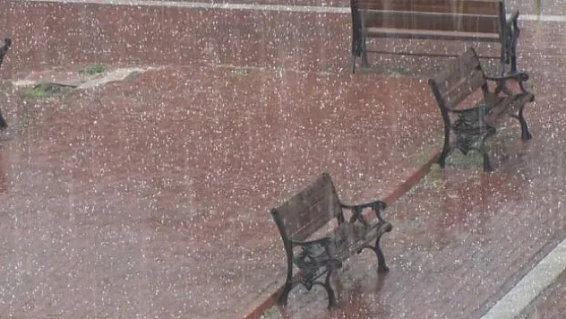 Dolu panik yaşattı