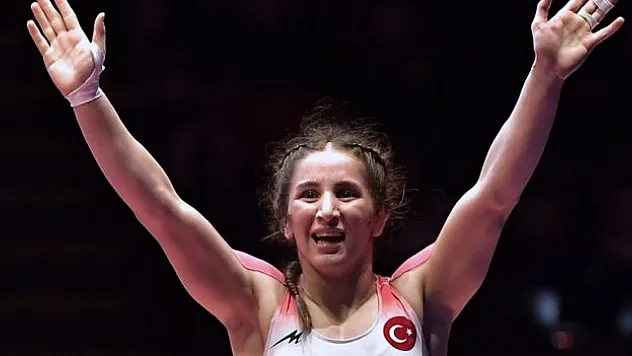 Milli Güreşçi Zeynep Yetgil, Paris 2024 Olimpiyat Oyunları'na kota aldı