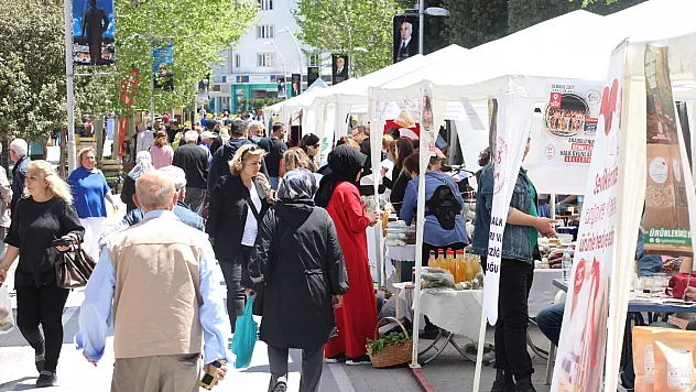 'İzzet Baysal Şükran Günleri' kapsamında stantlar açıldı