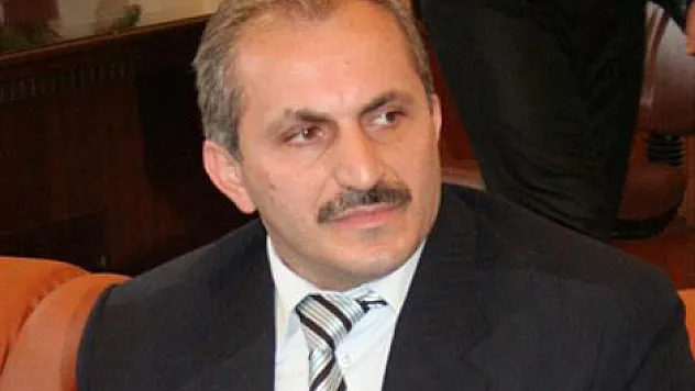 Yöneticiler istismar peşinde