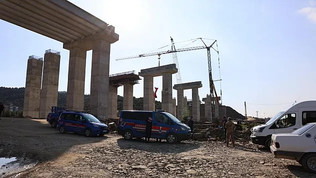 İşçinin Üzerine Vinç Devrildi