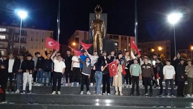 Gençler 19 mayıs için yürüdü