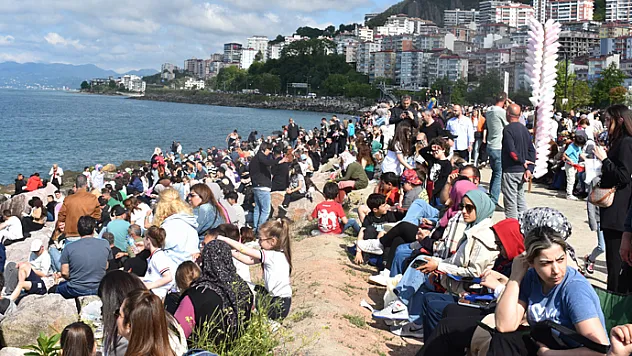 Gösteri uçuşu ilgiyle izlendi