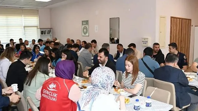 Gençler Kahvaltıda Buluştu