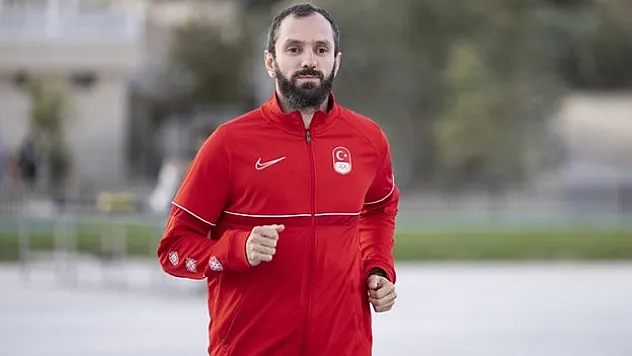 Milli atlet Ramil Guliyev, Özbekistan'daki yarışmada birinci oldu