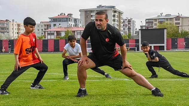 Eski atlet Ersin Tacir, kendini gençlere adadı