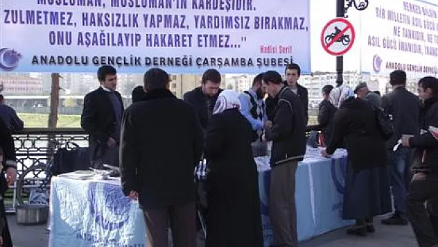 Çarşamba Anadolu Gençlik Derneği 'Aşure' dağıttı