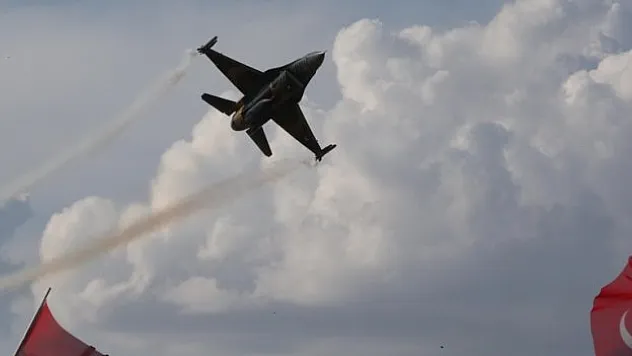 SOLOTÜRK'ten gösteri uçuşu