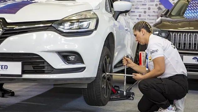 Kadın oto bakım ustaları yarıştı