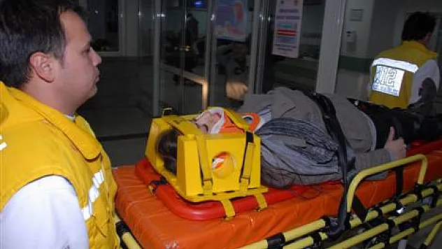 Otomobilin Çarptığı Genç Kız Yaralandı