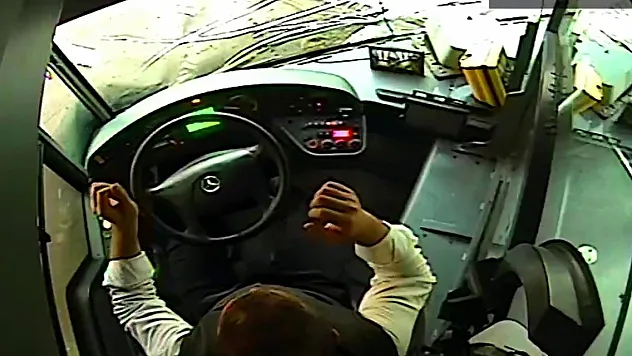 binanın çöktüğü anlar araç kamerasında