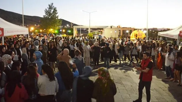 Yurt öğrencilerine mezuniyet gecesi