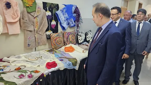 Bandırma'da 'Hayat boyu öğrenme' kursu sergisi