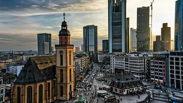 Almanya ekonomisin lokomotifi Frankfurt