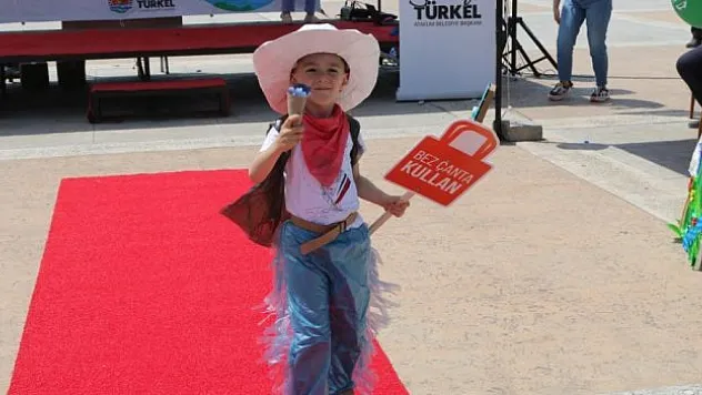 Miniklerden Defile Gösterisi