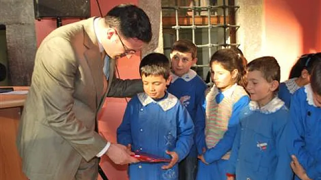 'Hep beraber kitap okuyalım, kültüre köprü kuralım'