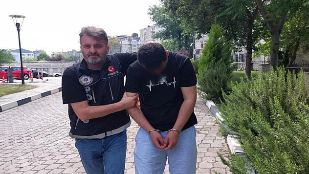 Evinde ve aracında uyuşturucu ile yakalandı