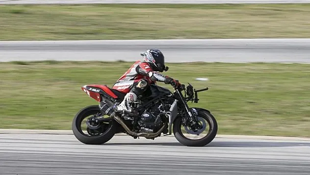 Milli motosikletçi Asrın Rodi Pak, Belçika'da 5. oldu