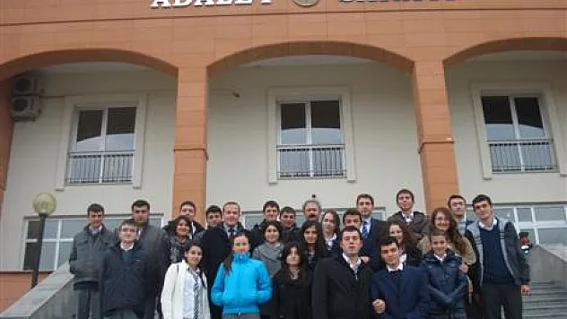 Ali Fuat Başgil Anadolu Lisesi Adalet Sarayı'nda