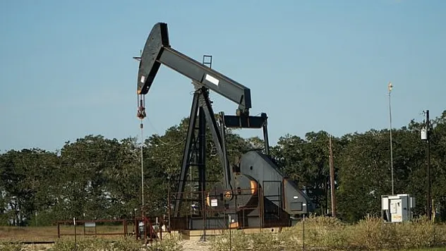 Küresel petrol arzı mayısta günlük 520 bin varil arttı