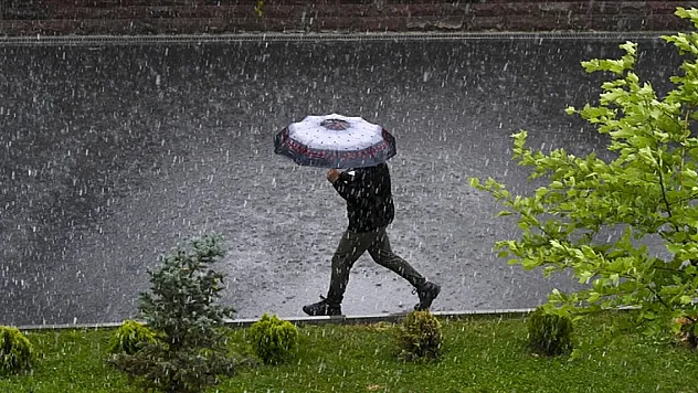 Meteorolojiden bazı iller için kuvvetli sağanak uyarısı