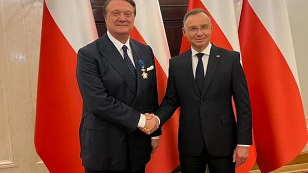 Hasan Arat'a Polonya'dan Üstün Liyakat Madalyası